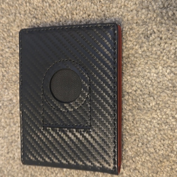 Air Tag Wallet With Money Clip Carbon Fiber Desgin Red And Black - Picture 4 of 5